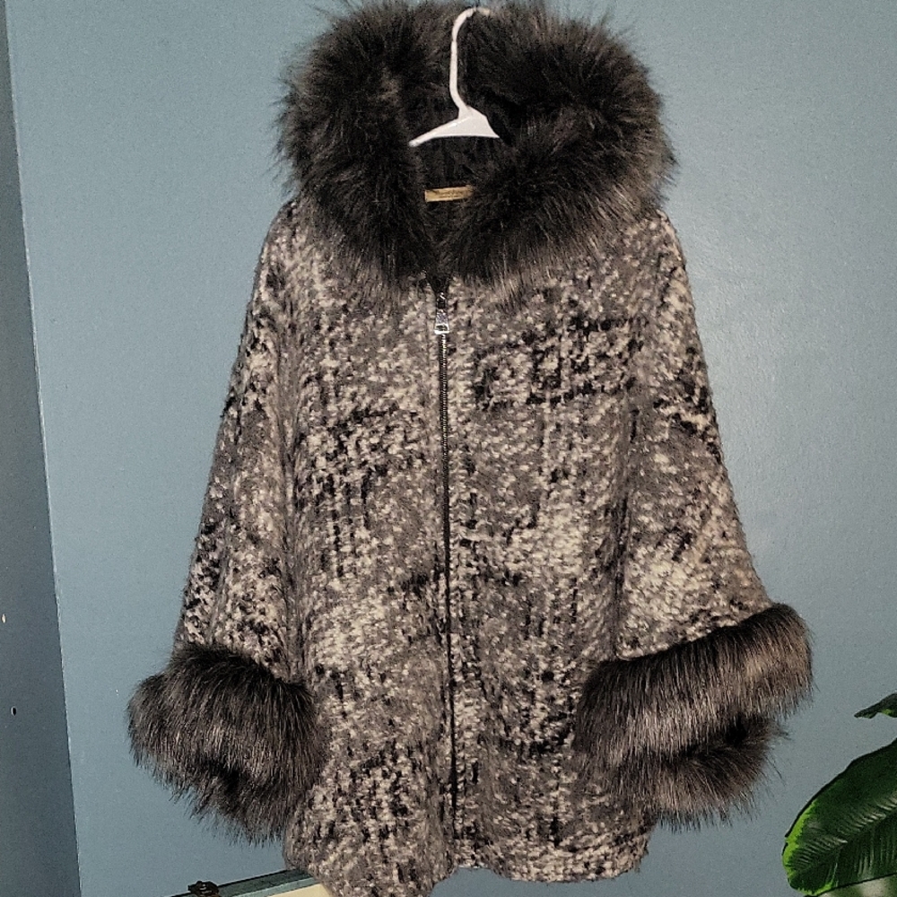 Elegant Faux Fur Trimmed Women's Coat